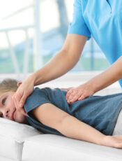 Osteopathie bei Kindern – wann der Gang zum Osteopathen sinnvoll ist