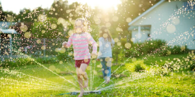 Kinderfreude im Sommer – Wasserspaß im Garten!