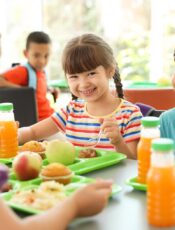 Gesunde Pausensnacks, die Kindern schmecken