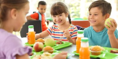 Gesunde Pausensnacks, die Kindern schmecken