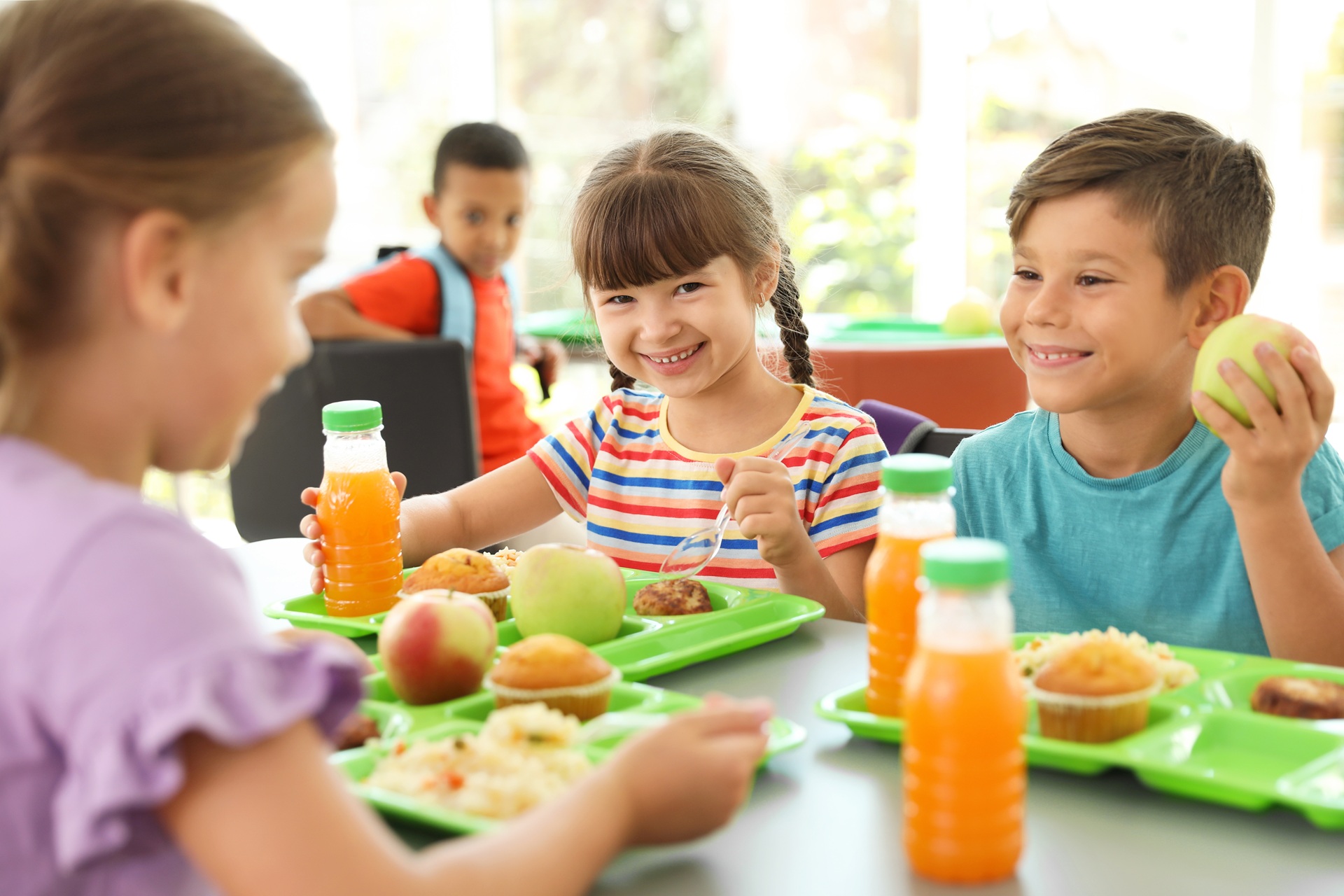 Gesunde Pausensnacks, die Kindern schmecken